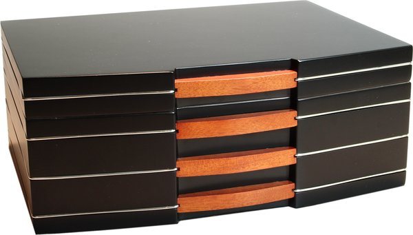 Svart humidor med frostad finish